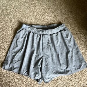 LULULEMON MENS SURGE SHORT, SEA SALT LIGHT CAST GRAY